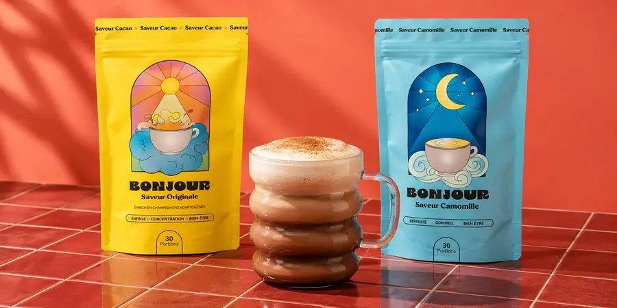 Bolsas de Bonjour Drink Original y Manzanilla junto a una taza con espuma