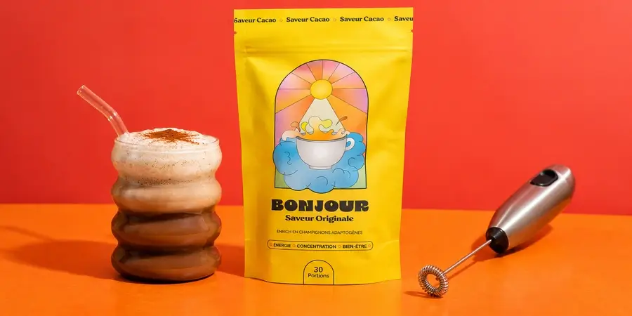 Bolsa de Bonjour Drink Original con un espumador de leche y una taza recién preparada