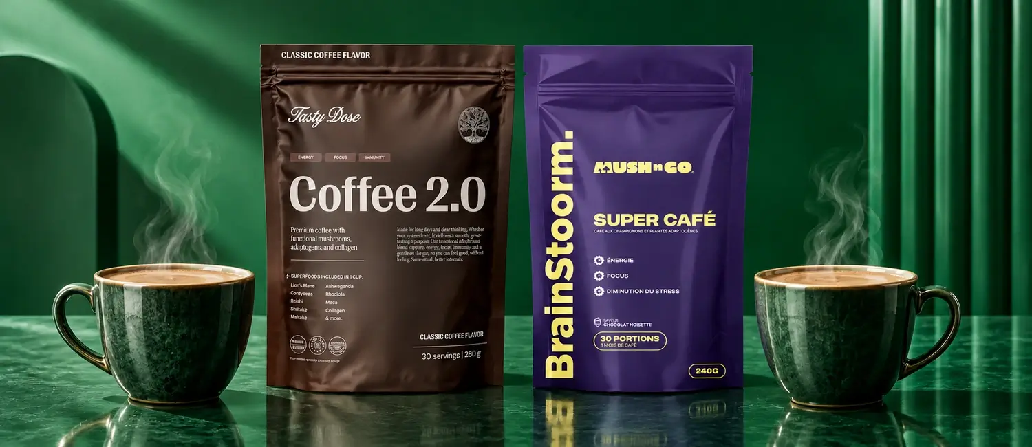 Bolsa de Coffee 2.0 de Tasty Dose junto a un paquete de Brainstoorm de Mush N Go y dos tazas
