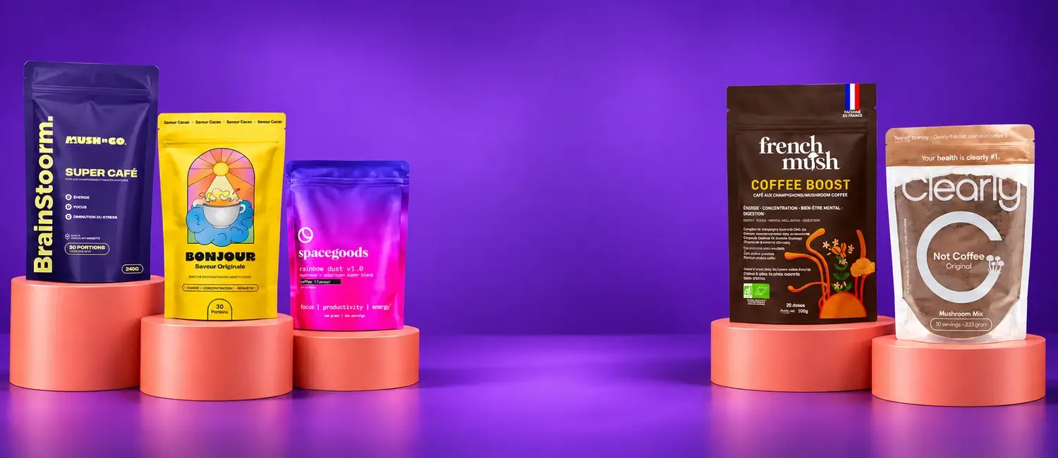 Brainstoorm, Bonjour Drink, Spacegoods Rainbow Dust, French Mush Coffee Boost y Clearly Not Coffee sobre podios